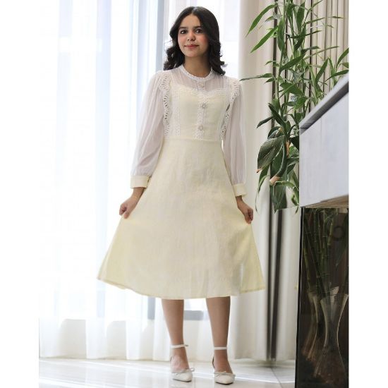 صورة فستان بناتي كريمي بنقوش وكلفة بيضاء وأكمام شفافة | ألوان (سماوي، كريمي) - kj2101